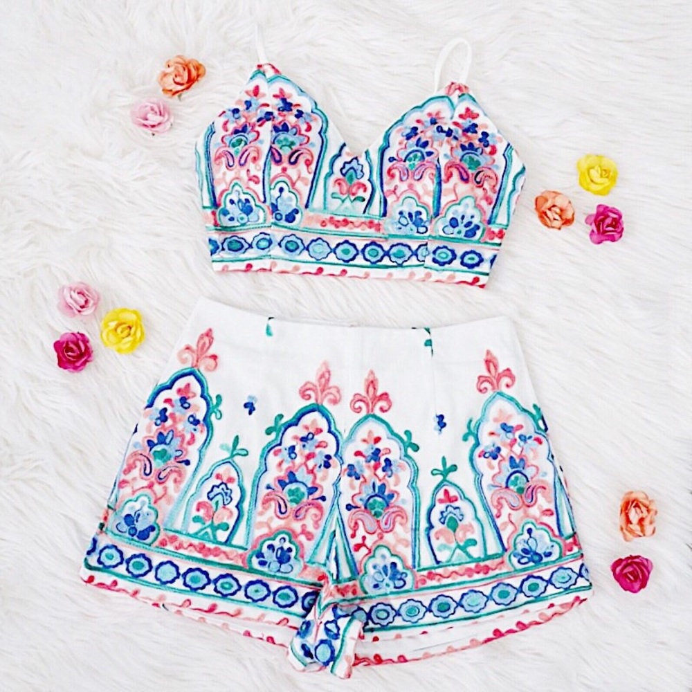 *LAST ONE* NWT Embroidered Top and Short Set - Picture 1 of 4